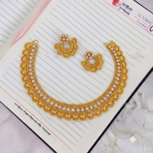গোল্ডেন পার্ল চোকার নেকলেস সেট